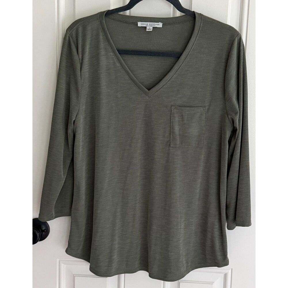Green Envelope Women's Green V-neck with 3/4 Sleeve size L